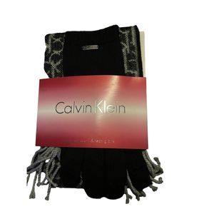 Calvin Klein Gloves and scarf Set